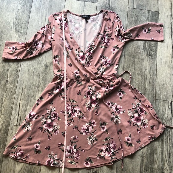 A. BYER MAUVE FLORAL LONG SLEEVE FAUX WRAP DRESS SIZE LARGE - Picture 10 of 12